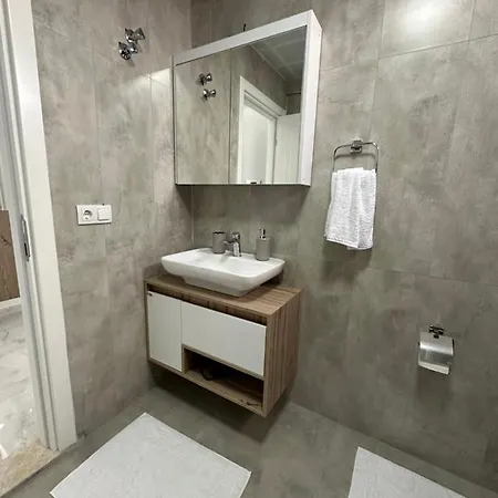Lotus Apartment *